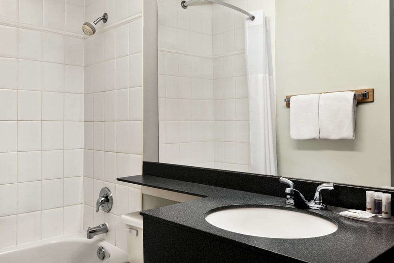 Days Inn Vancouver Downtown - 523