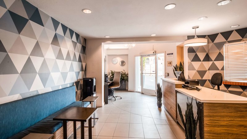 Best Western Plus Executive Suites - 857