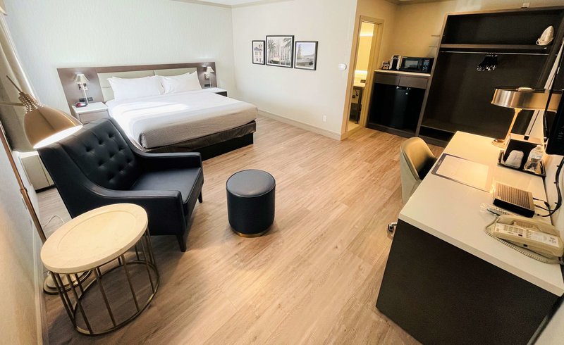 Best Western Plus Executive Suites - 857