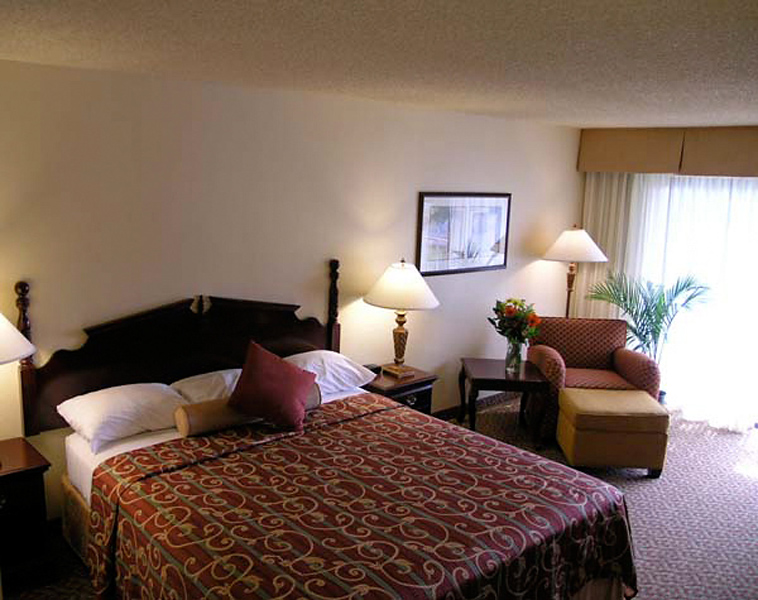 Best Western Plus Garden Court Inn - 859