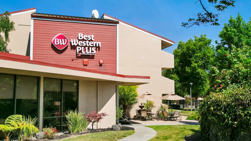 Best Western Plus Garden Court Inn - 859