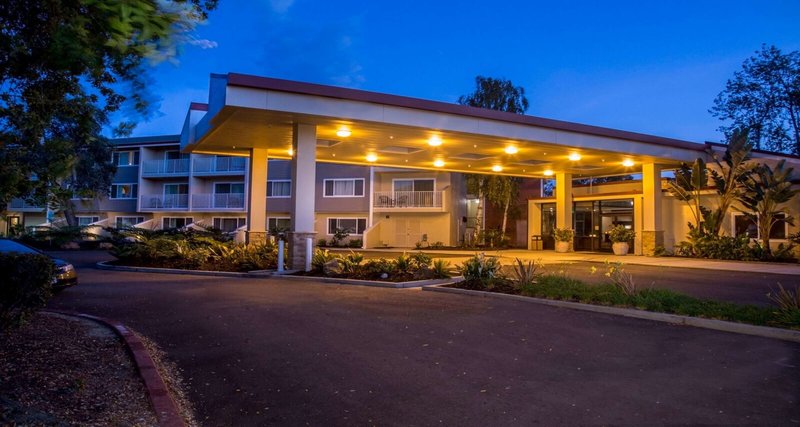 Best Western Plus Garden Court Inn - 859