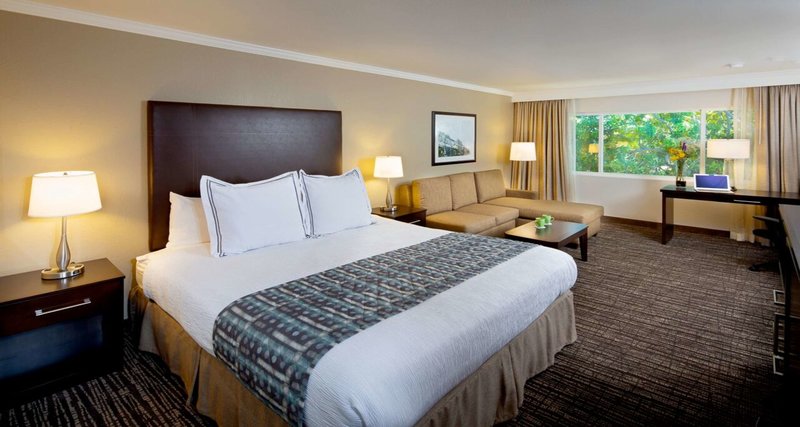 Best Western Plus Garden Court Inn - 859