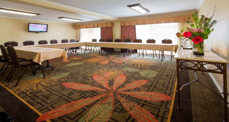 Best Western Plus Garden Court Inn - 859