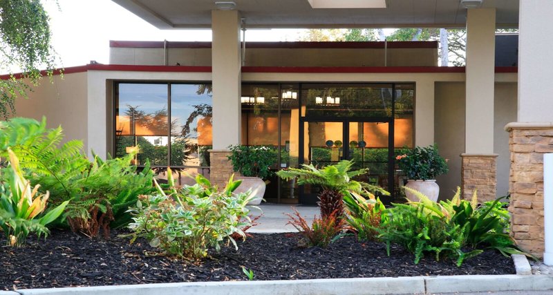 Best Western Plus Garden Court Inn - 859