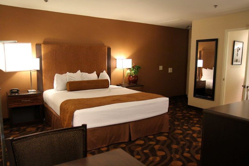 Best Western Plus Suites Hotel Coronado Island - 865