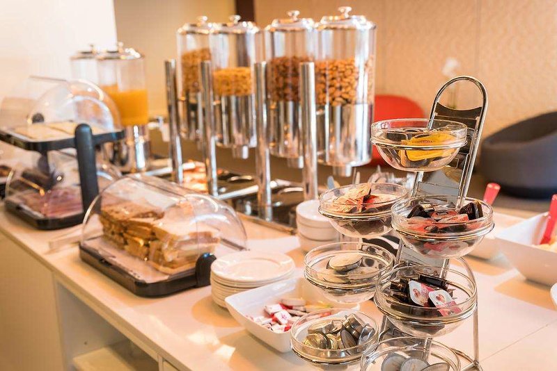 Royal Pacific Hotel - 876