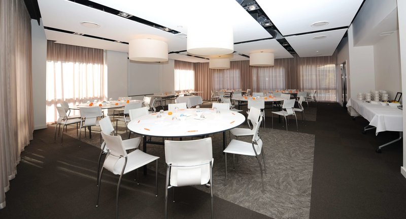 Royal Pacific Hotel - 876