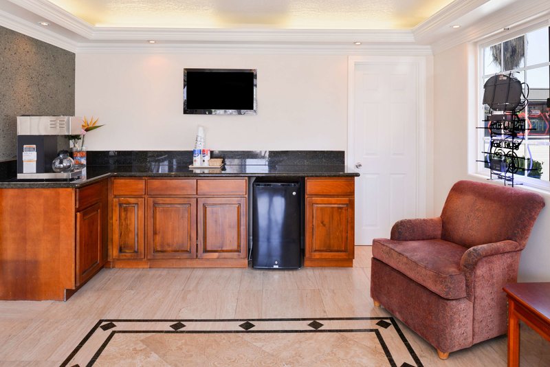 Americas Best Value Inn & Suites San Bernardino - 885