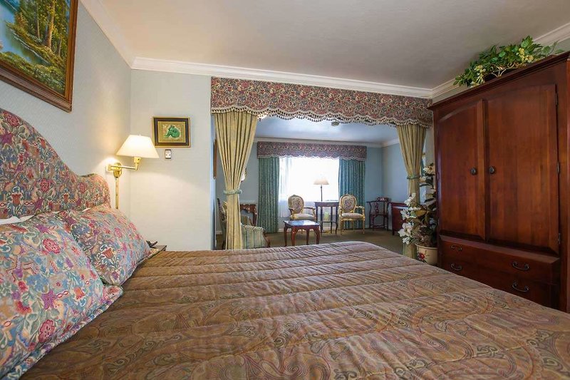 Carmel Inn & Suites - 890