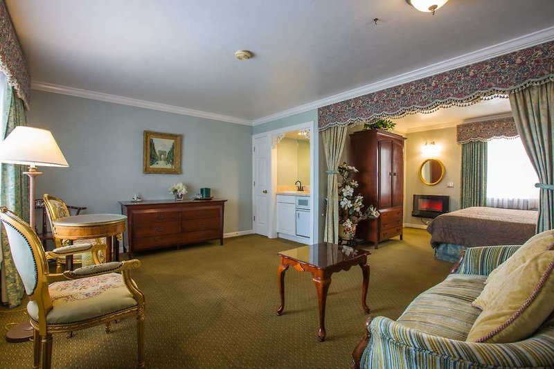 Carmel Inn & Suites - 890