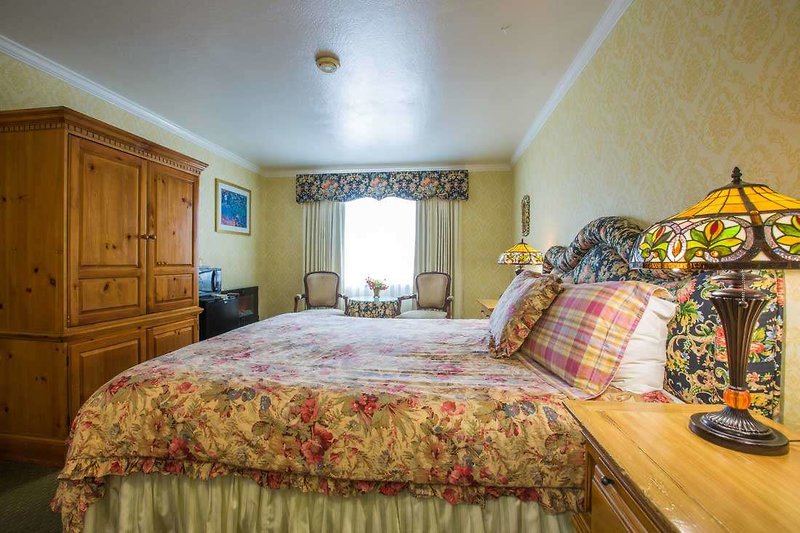 Carmel Inn & Suites - 890