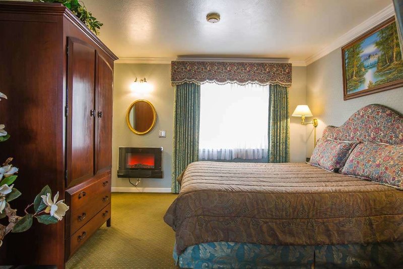 Carmel Inn & Suites - 890