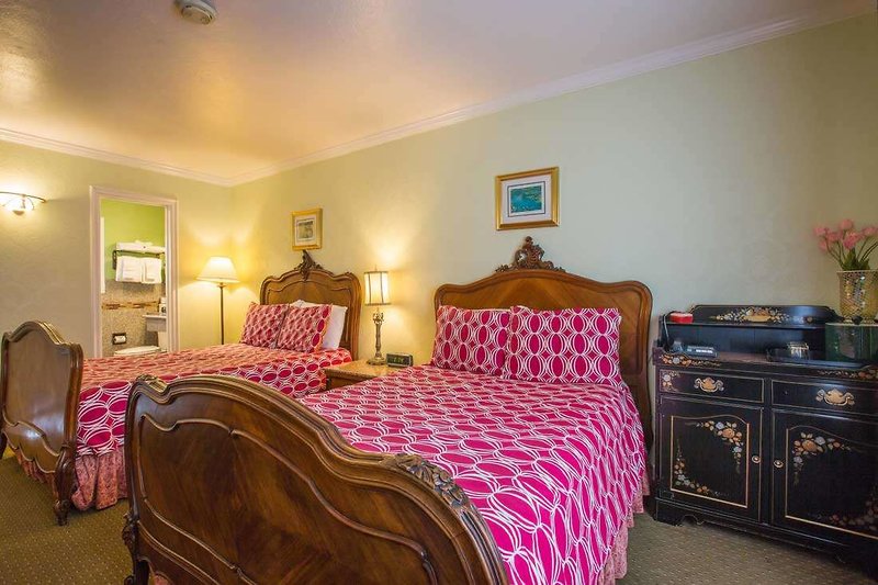 Carmel Inn & Suites - 890