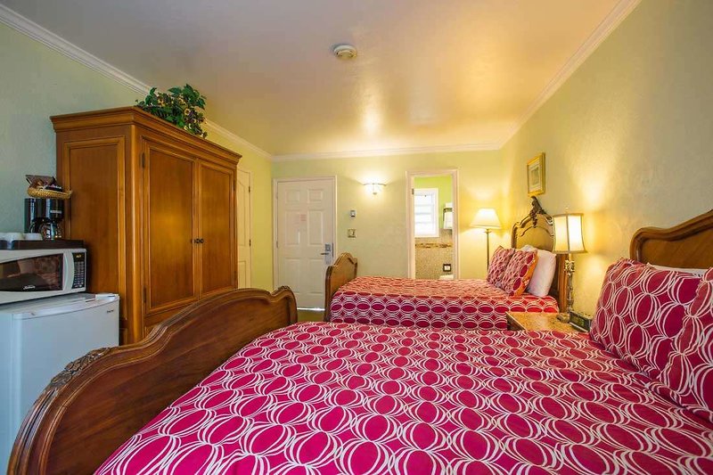 Carmel Inn & Suites - 890