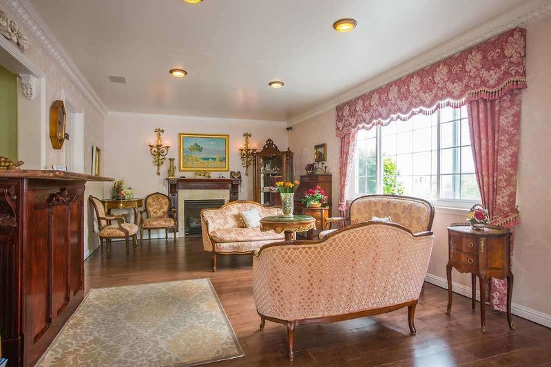 Carmel Inn & Suites - 890