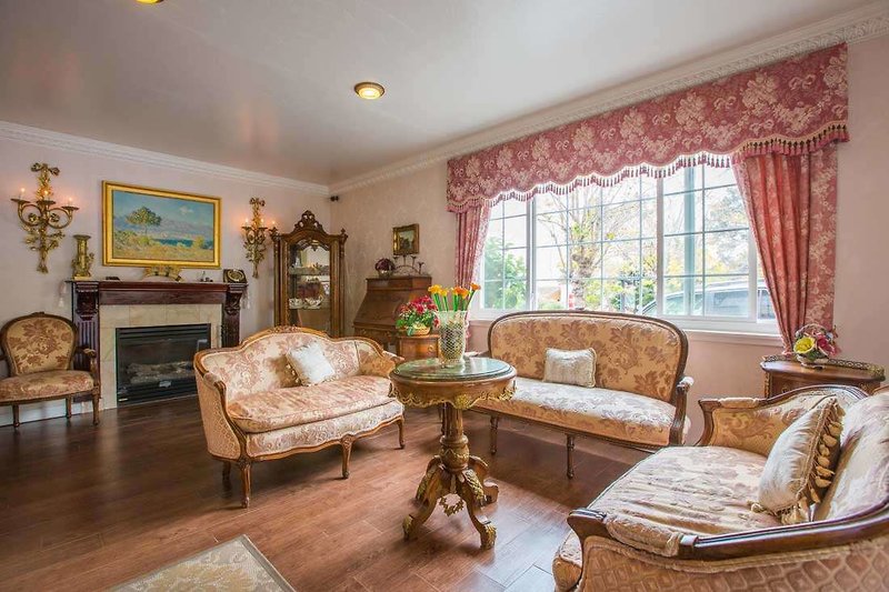 Carmel Inn & Suites - 890