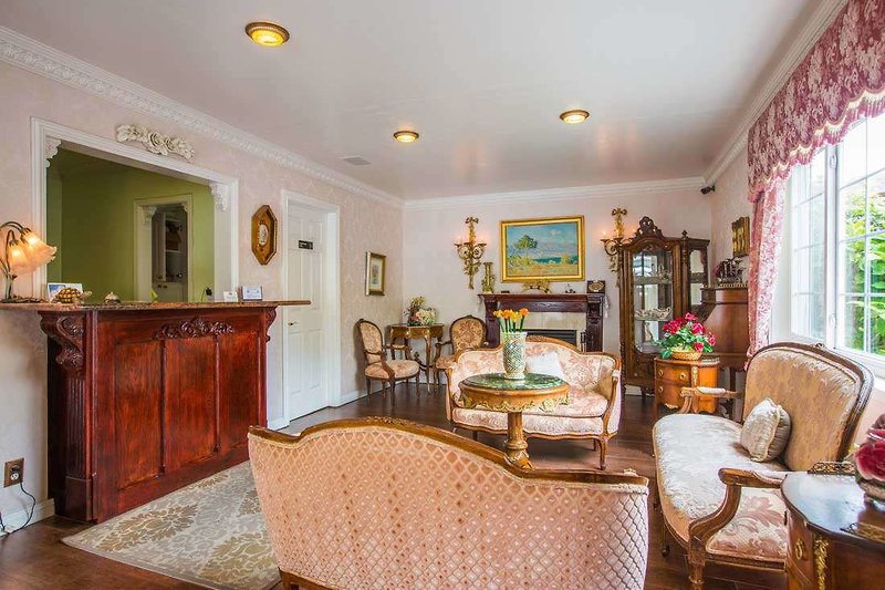 Carmel Inn & Suites - 890