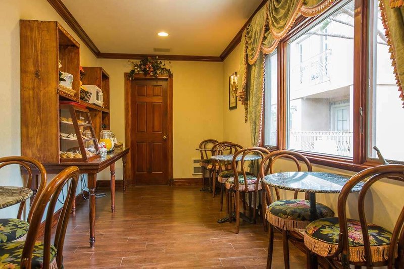 Carmel Inn & Suites - 890