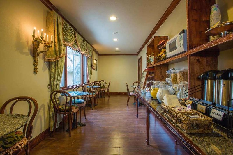 Carmel Inn & Suites - 890