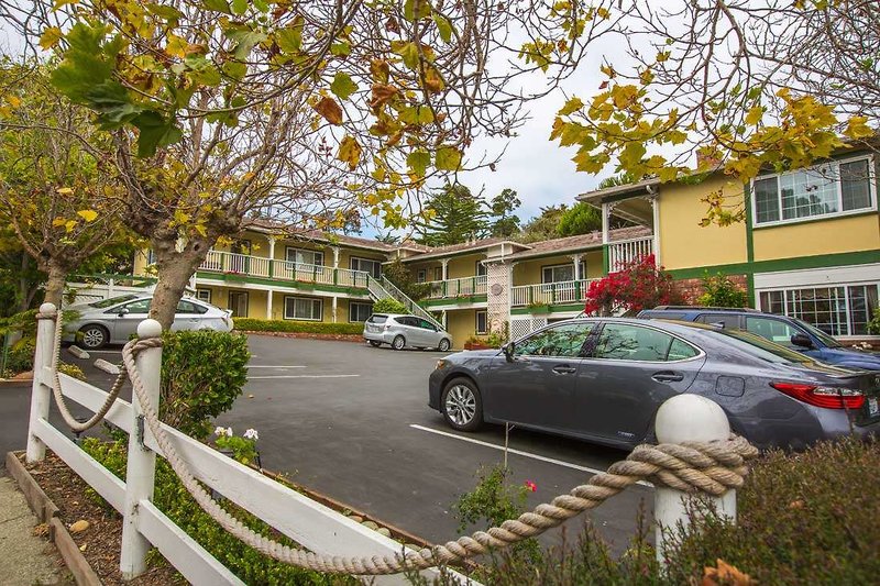 Carmel Inn & Suites - 890