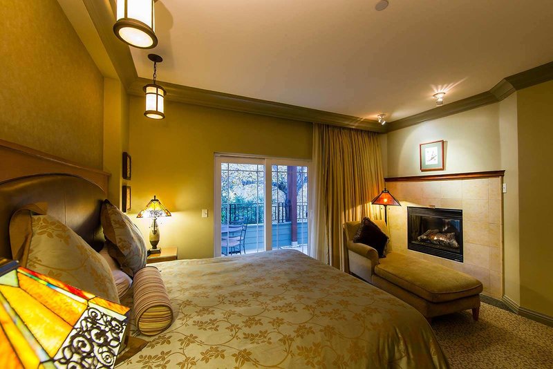 Avila Village Inn - 892