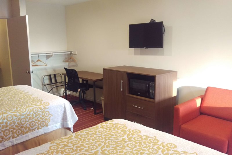 Days Inn By Wyndham Hemet - 893