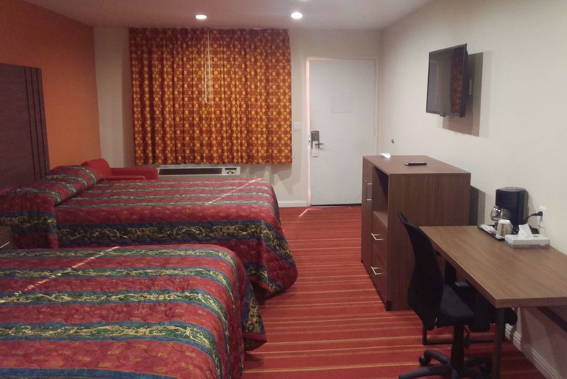 Days Inn By Wyndham Hemet - 893