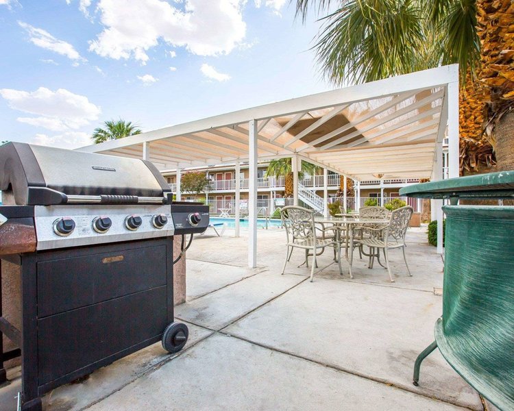 Clarion Inn & Suites Conference Center - 895