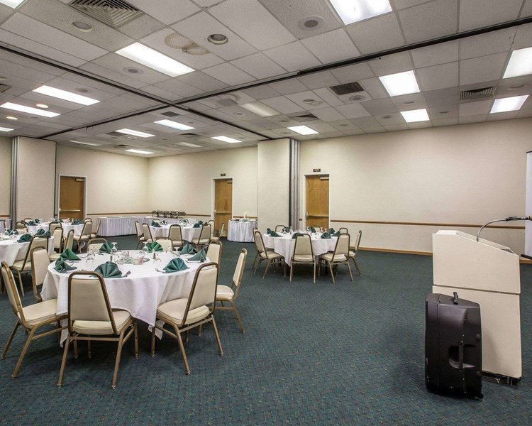 Clarion Inn & Suites Conference Center - 895