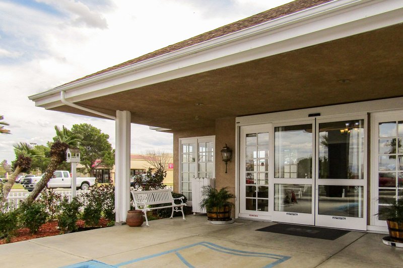 Clarion Inn & Suites Conference Center - 895