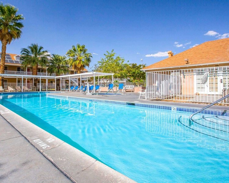 Clarion Inn & Suites Conference Center - 895