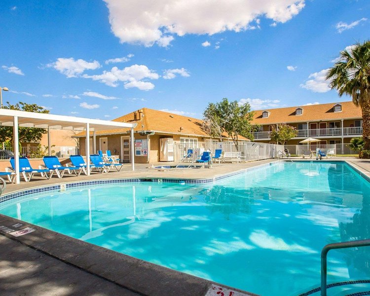 Clarion Inn & Suites Conference Center - 895