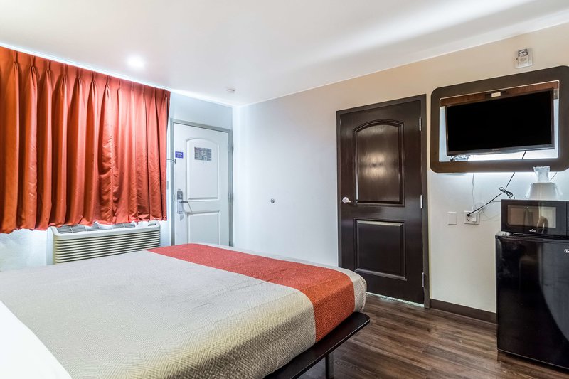 Motel 6 Oceanside Marina - 896