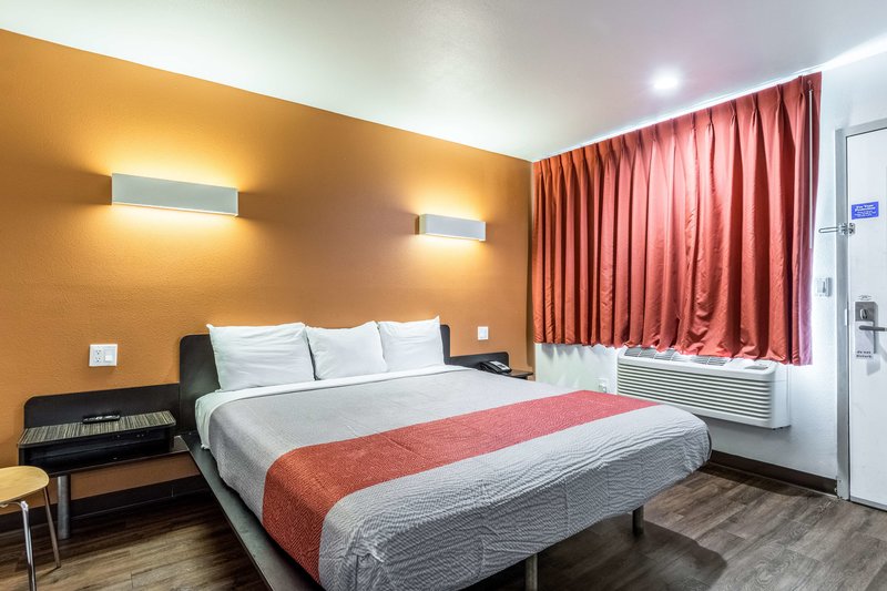 Motel 6 Oceanside Marina - 896