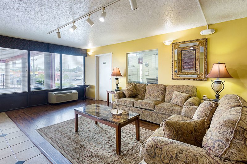 Rodeway Inn Birmingham - 897