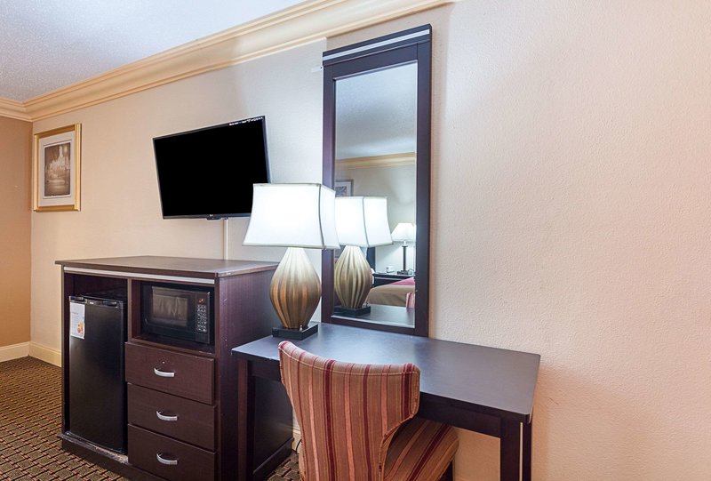 Rodeway Inn Birmingham - 897