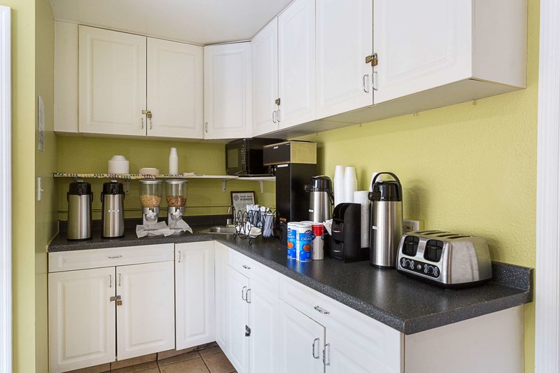 Rodeway Inn Birmingham - 897