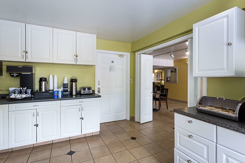 Rodeway Inn Birmingham - 897