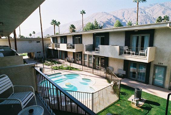 7 Springs Inn & Suites