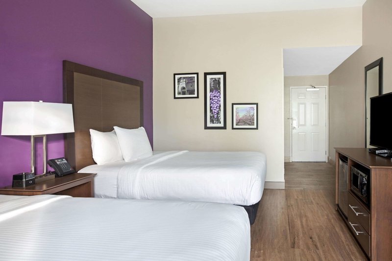 La Quinta Inn & Suites Visalia/sequoia Gateway - 959