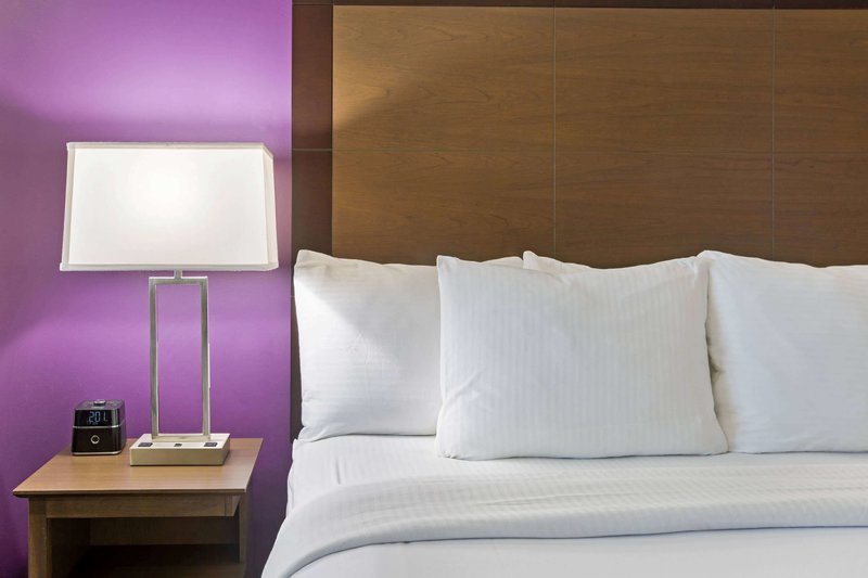 La Quinta Inn & Suites Visalia/sequoia Gateway - 959