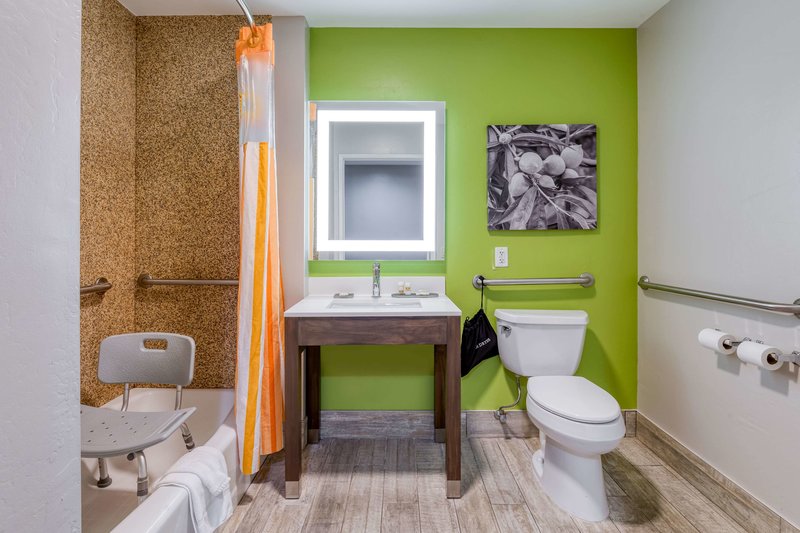 La Quinta Inn & Suites Visalia/sequoia Gateway - 959