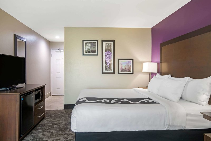 La Quinta Inn & Suites Visalia/sequoia Gateway - 959