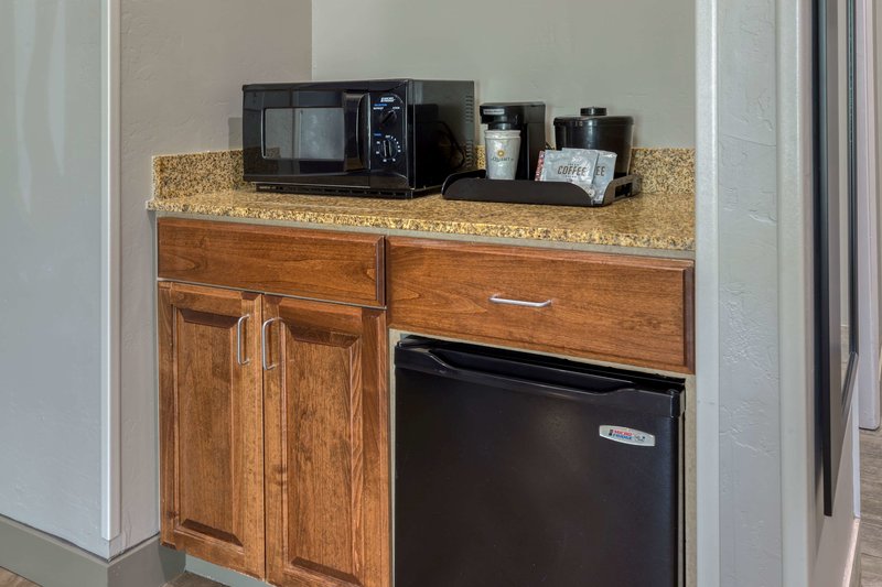 La Quinta Inn & Suites Visalia/sequoia Gateway - 959