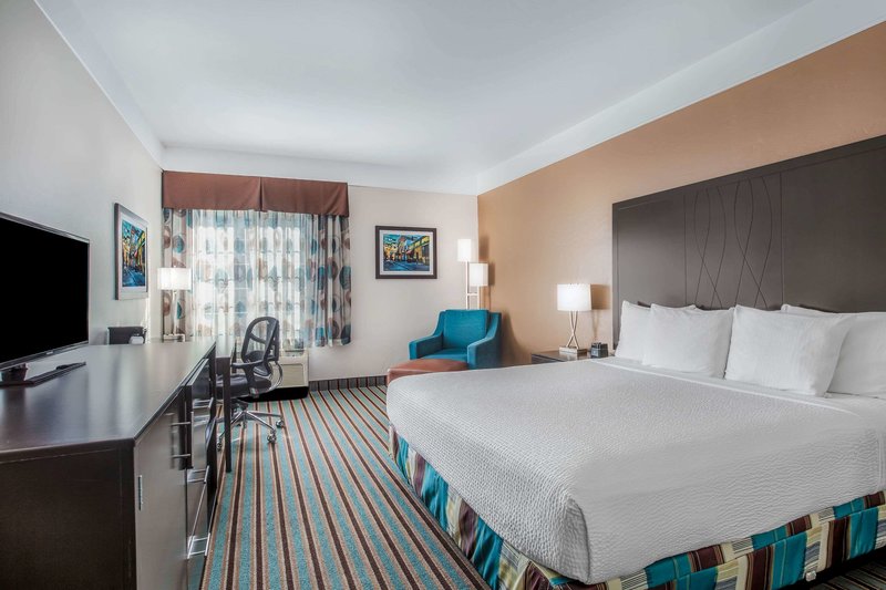 La Quinta Inn & Suites Bakersfield North - 960