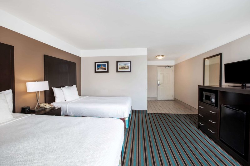 La Quinta Inn & Suites Bakersfield North - 960