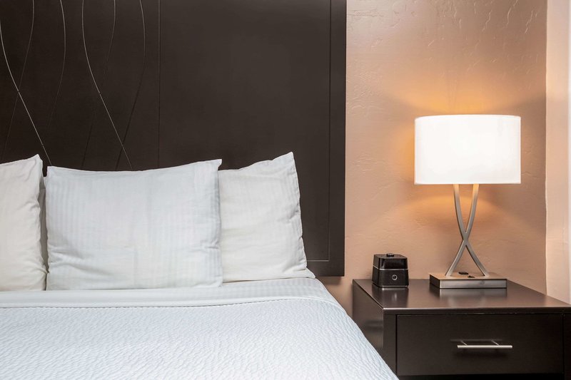 La Quinta Inn & Suites Bakersfield North - 960