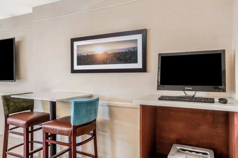 La Quinta Inn & Suites Bakersfield North - 960