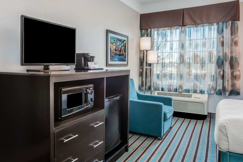 La Quinta Inn & Suites Bakersfield North - 960